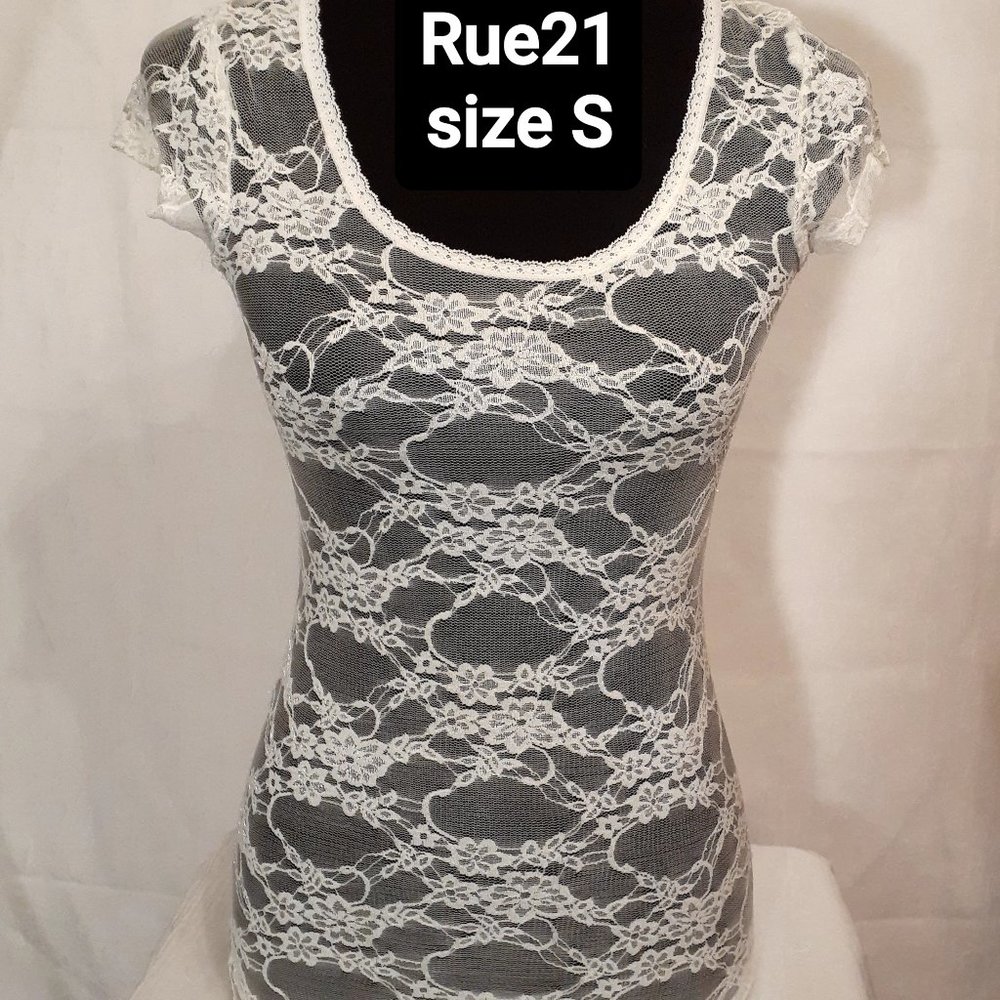 RUE21 WHITE LACE SEE-THROUGH TOP